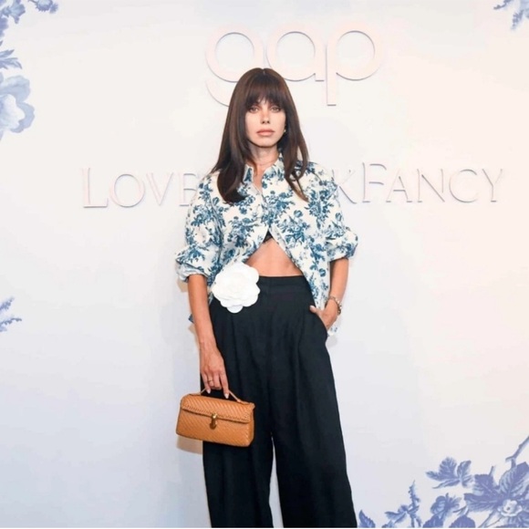 GAPxLoveShackFancy Organic Cotton Cropped Shirt in a blue white floral print M - Picture 4 of 14